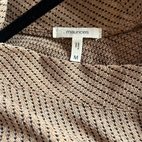 Maurices Tan with Black Dot Pattern V-Neck Top, Medium - Picture 3 of 5